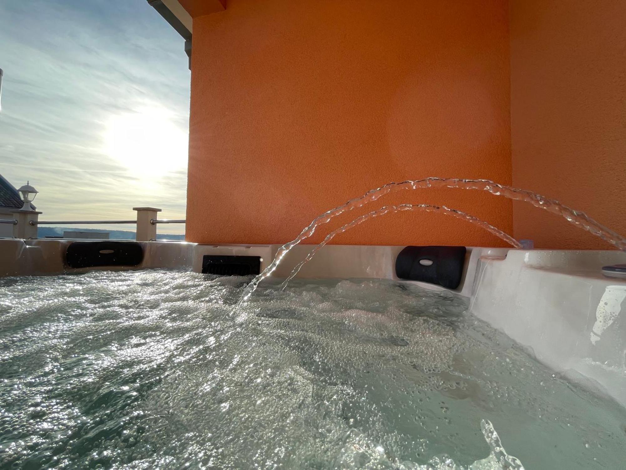 Villa Andrijana - Exclusively Yours - Family Getaway With Private Pool Kaštela Eksteriør bilde